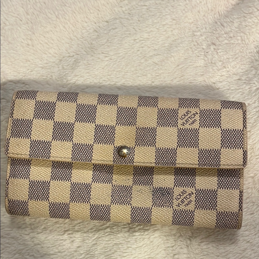 Louis Vuitton Damier  Cream and Brown Wallet with Iconic Checkered Design